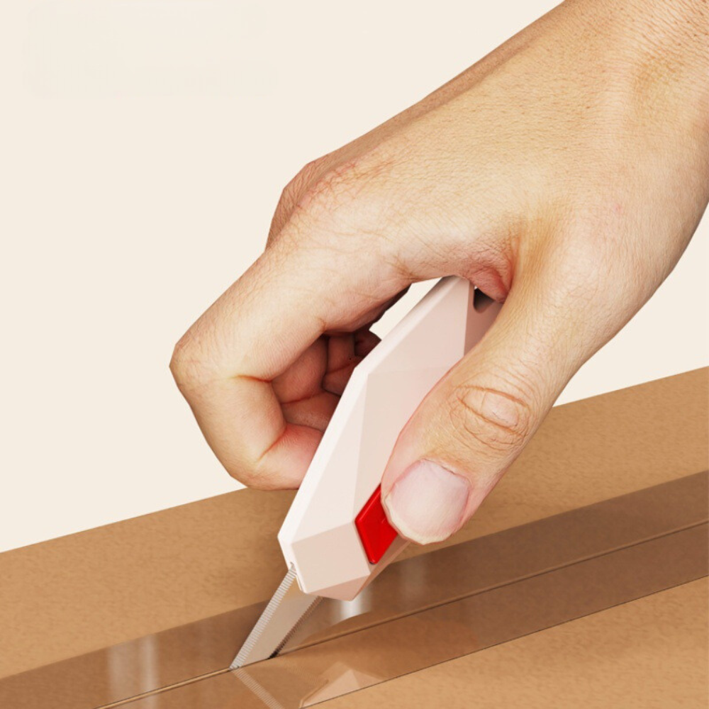 Classic Mini Cutter, for Boxes, Retractable Blade, Compact Dimensions 6.5x3.5 